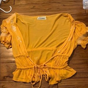 A yellow and white layering top